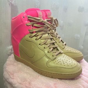 Nike Wedge sneakers Sky Dunk Hi. Limited edition with neon pink.